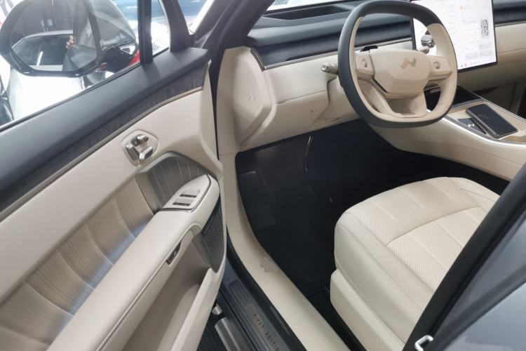 Used ONVO Luxeed L90 2025 Model—Max Six-Seater Version