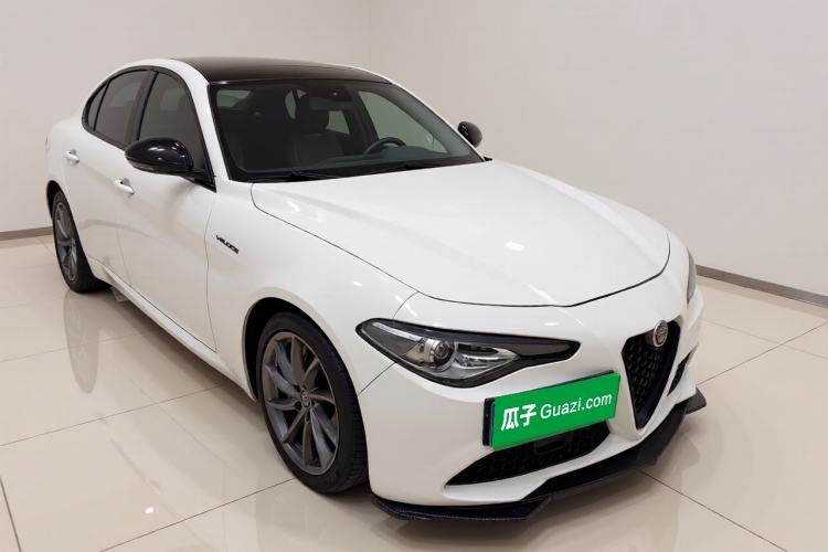 Used Alfa Romeo Giulia 2017 2.0T 200HP Luxury Edition
