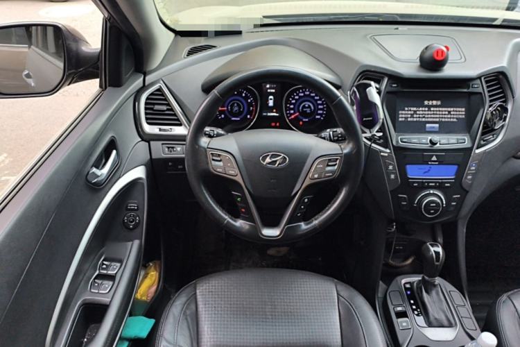 Used Hyundai Santa Fe 2013 2.4L Automatic Two-Wheel Drive Smart Version Steering Wheel