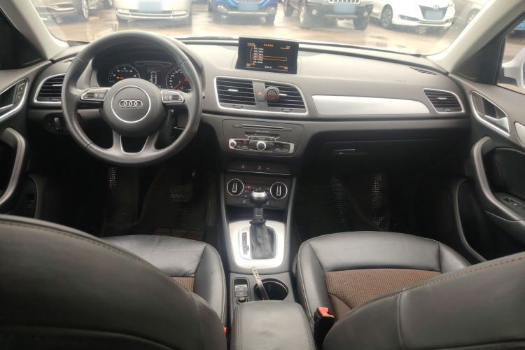 Used Audi Q3 2018 30 TFSI Fashion Edition Collector's Version Center Console