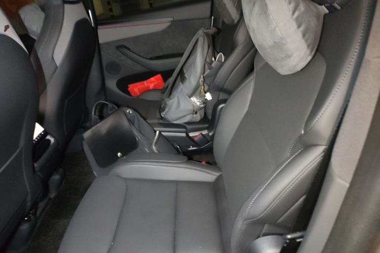 Used Tesla Model Y L 2025 Model Long-Range All-Wheel-Drive Version
