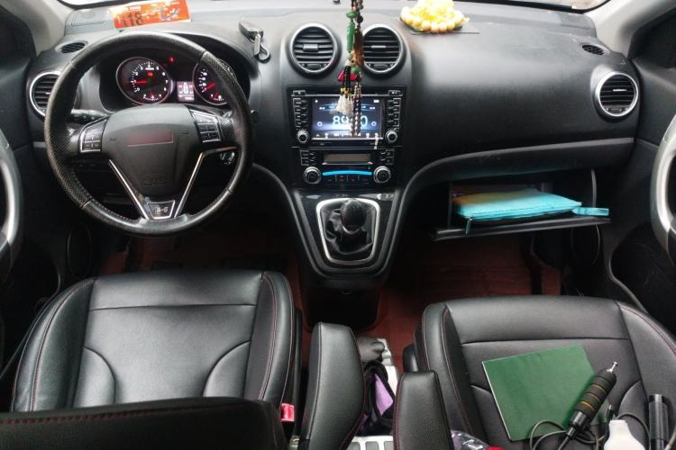 Used Haval H6 2015 Upgraded Model 1.5T Manual Two-Wheel Drive Elite Version Center Console