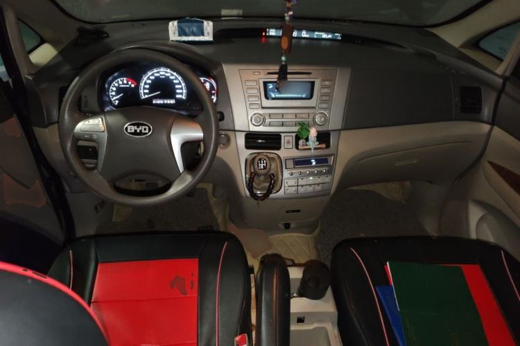 Used BYD M6 2013 2.0L Manual Comfort Edition