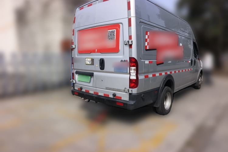 Used Dongfeng Yufeng 2023 V9+ 2.3T Manual Rear-Drive Cargo Van with Dual Rear Tires 3-Seater Rear Right 45 Deg