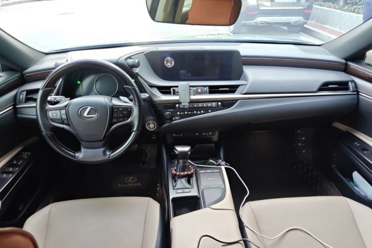 Used Lexus ES 2018 200 Luxury Edition China V Standard Center Console