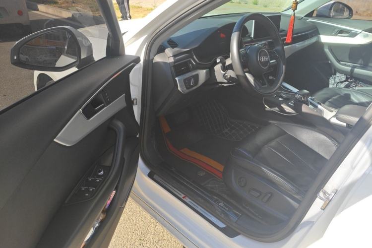Used Audi A4L 2019 40 TFSI Fashion Edition China VI Emission Standard Driver Seat