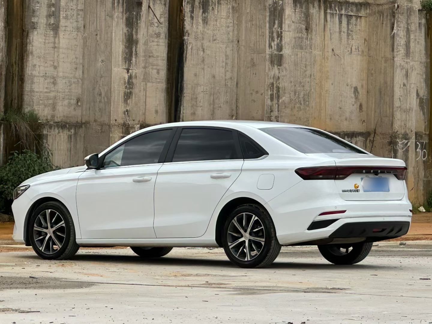 Geely Auto Emgrand 2022 4th Generation 1.5L CVT Luxury Model - Premium — снимка 6