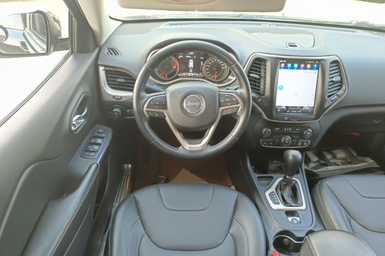 Used Jeep Cherokee 2017 2.0L Superior Edition