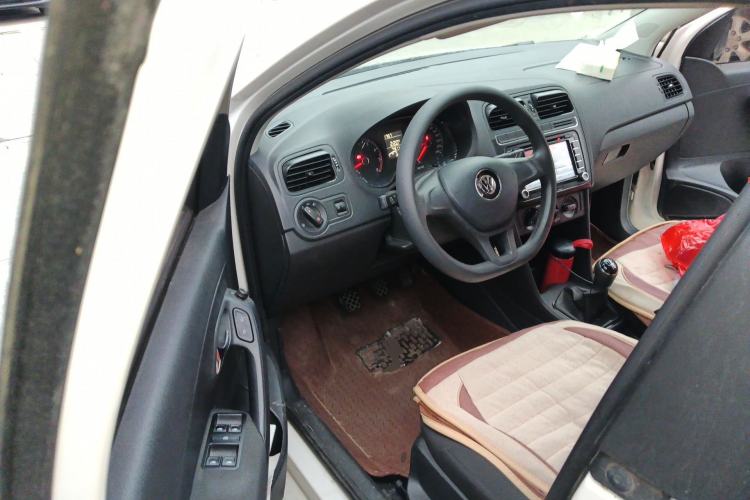 Used Volkswagen Polo 2016 1.4L Manual Fashion Model Driver Seat