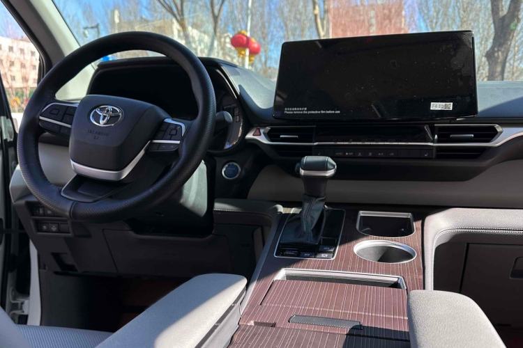 Used Toyota Granvia 2023 2.5L Hybrid Prestige PLUS Edition
