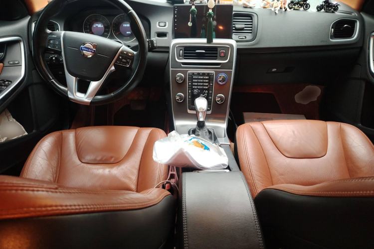 Used Volvo V60 2013 T5 Comfort Edition
