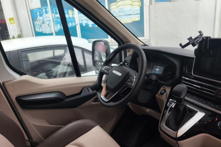 Used SAIC MAXUS Xintu V90 2020 2.0T AMT Yunjie Edition Front-Wheel Drive Rear Single Tire Short Wheelbase High Roof 6-Seater
