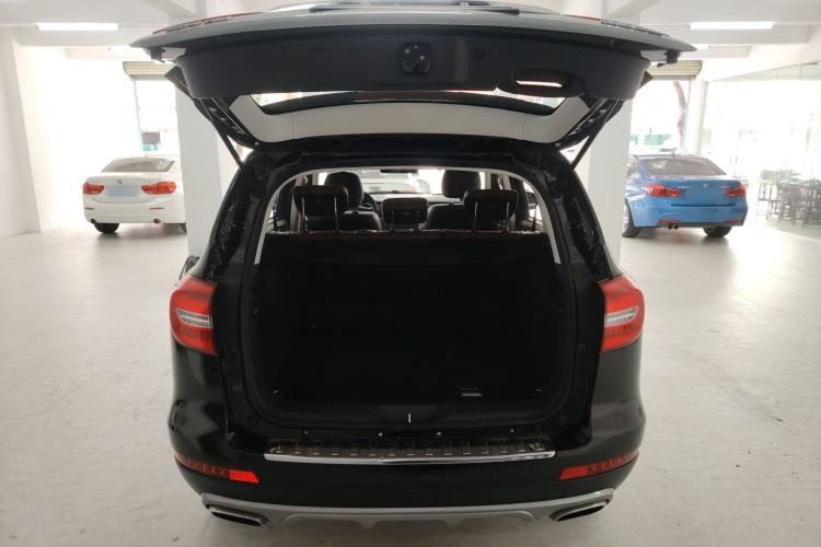 Used Haval H8 2017 2.0T Gasoline Two-Wheel Drive Enjoyment Version Trunk