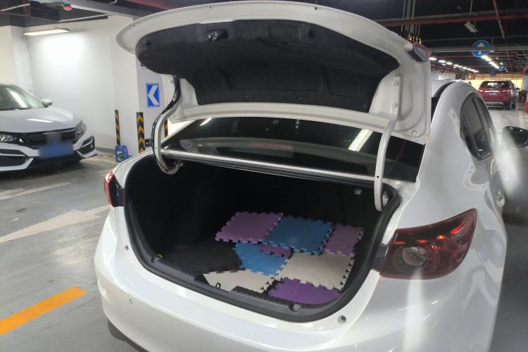 Used Mazda 3 Axela 2017 Sedan 1.5L Automatic Comfort Model Emission Standard China V
