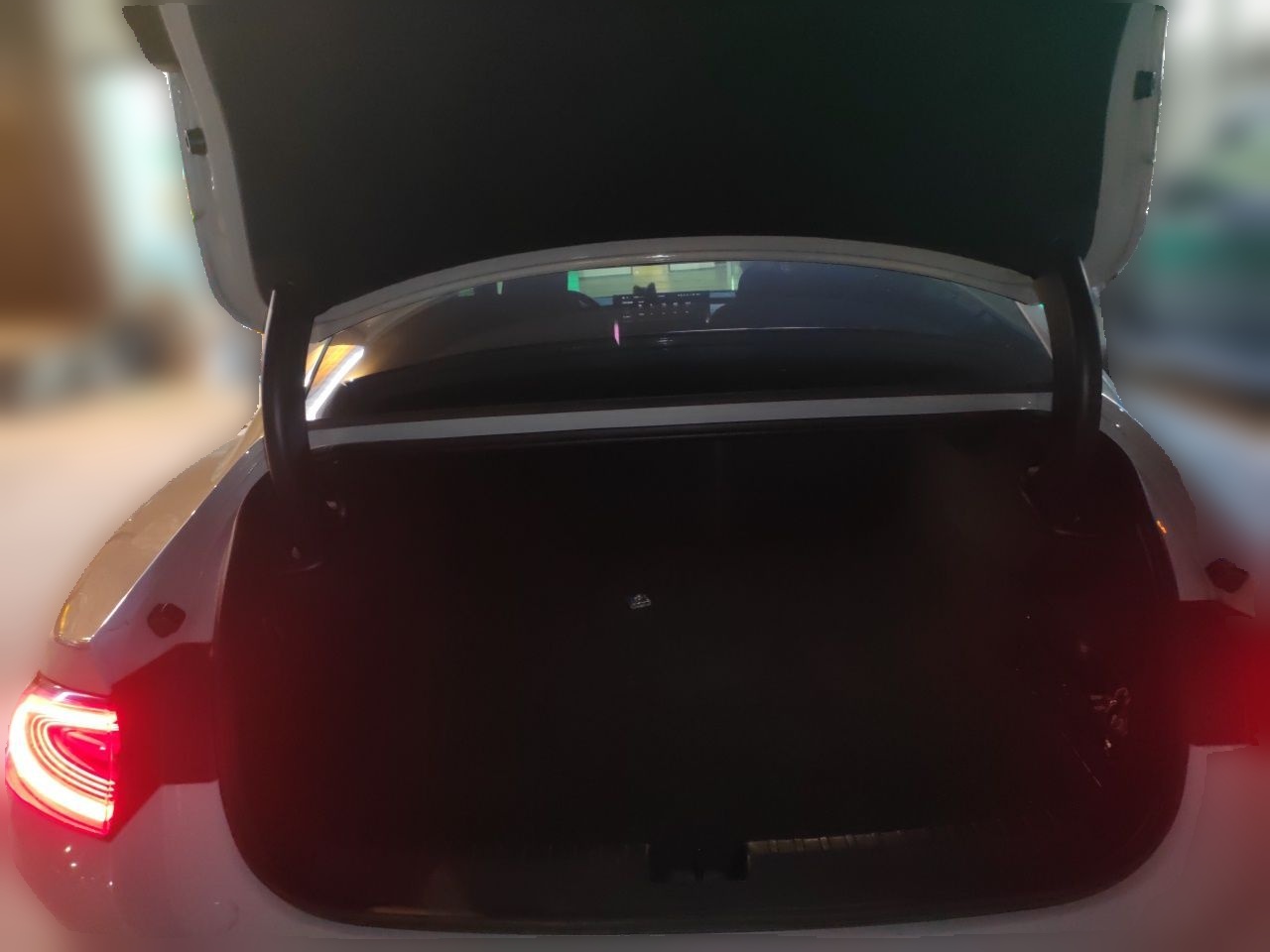 Xiaomi Auto SU7 2024 Rear-Drive Ultra-Long Range Advanced Pro-Level Intelligent Driving Version — снимка 19