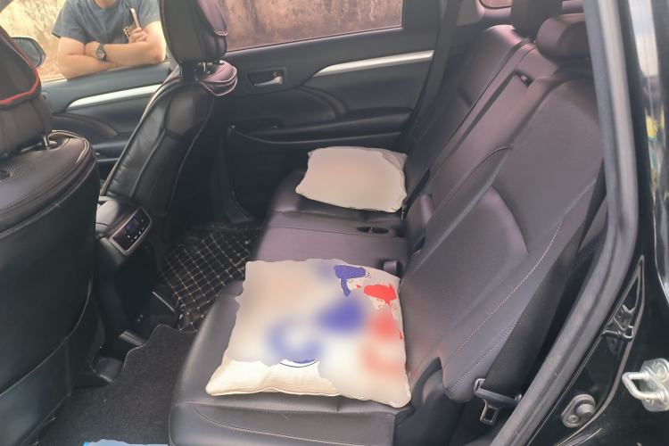 Used Toyota Highlander 2018 2.0T Four-Wheel Drive Luxury Edition 7 Seats China V Emission Standard Left Rear Seat