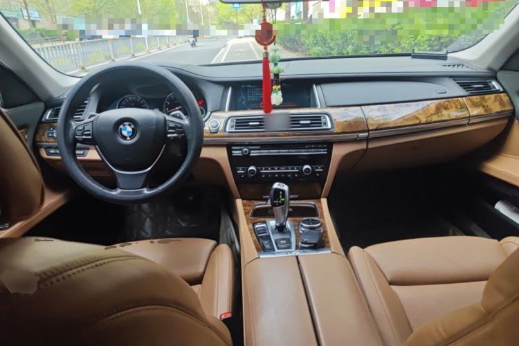 Used BMW 7 Series 2013 740Li Luxury Model Center Console