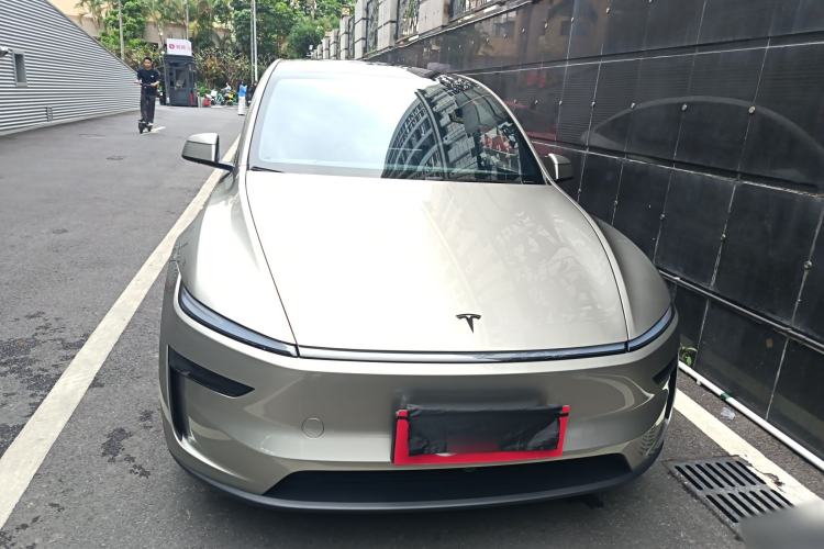 Used Tesla Model Y L 2025 Model Long-Range All-Wheel-Drive Version