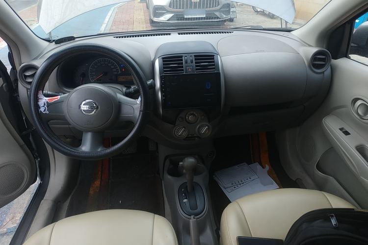 Used Nissan Sunny 2011 1.5XE CVT Comfort Edition Center Console