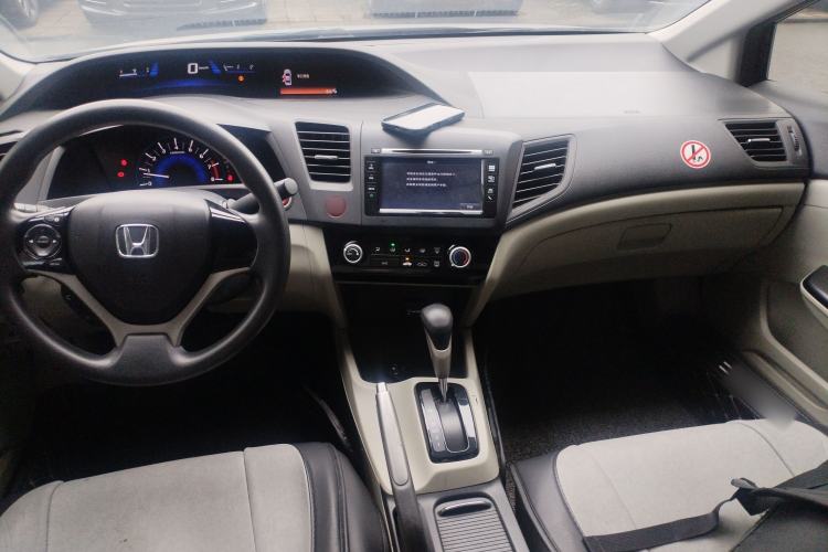 Used Honda Civic 2014 1.8L automatic comfort version Center Console