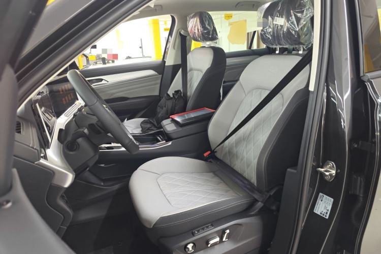 Used Volkswagen Tavendor 2026 Model 380TSI Four-Wheel Drive R-Line Cruise Zhongxiang Edition