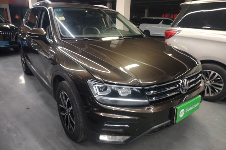 Used Volkswagen Tiguan L 2017 330TSI Automatic Two-Wheel Drive Luxury Edition Front Right 45 Deg
