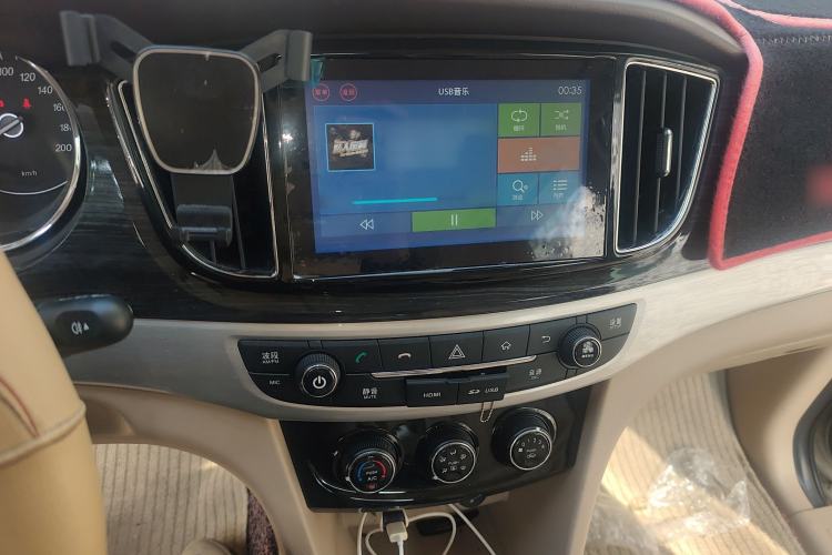 Used Baojun 730 2014 1.5L manual Comfort version 7 seats