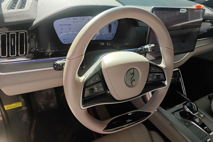 Used BYD Tang New Energy 2025 DM-i 115KM Cloud Ride Flagship Model Center Console
