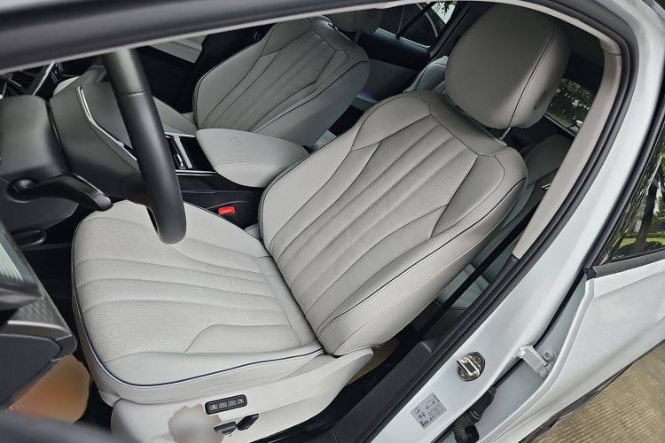 Used Volkswagen ID.6 X 2023 Upgraded Version Kinetic All-Wheel Drive Edition Left Front Seat