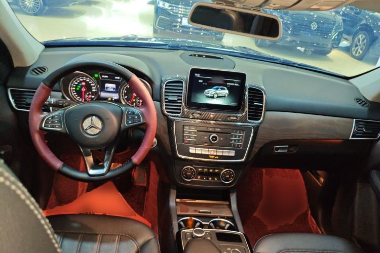 Used Mercedes-Benz GLE 2016 GLE 320 4MATIC Dynamic Edition Center Console