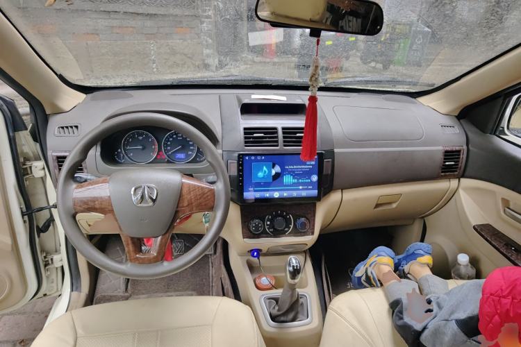 Used BAIC Weiwang M30 2015 1.5L Basic Version DAM15 Center Console