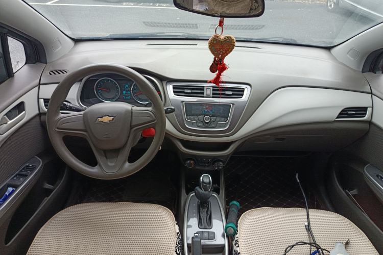 Used Chevrolet Lova RV 2016 1.5L Automatic Comfort Edition Center Console