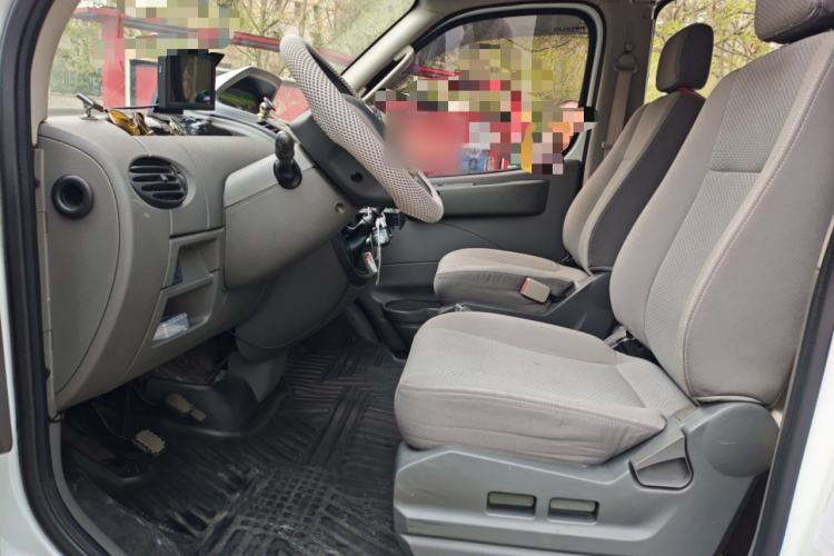 Used SAIC MAXUS Xintu V80 2017 2.5T 6-Speed Manual Aoyuntong National V Short Wheelbase Mid-Height 5/6/10-Seater
