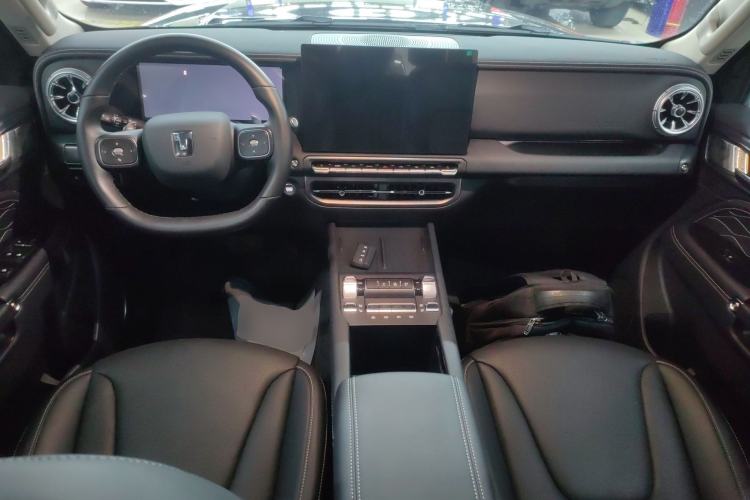 Used Tank 300 New Energy 2025 Hi4-T Center Console