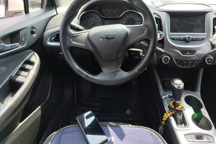 Used Chevrolet Cruze 2017 1.5L Hatchback Automatic Pioneer Sunroof Edition