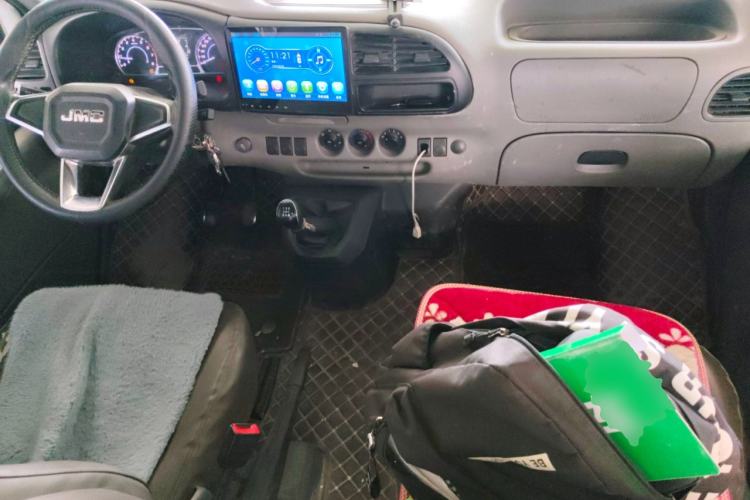 Used JMC Transit 2019 2.8T Commercial Version Long Wheelbase Mid-Roof 6-Seater Rear Single Tire China VI Emission Standard – JX493 Center Console