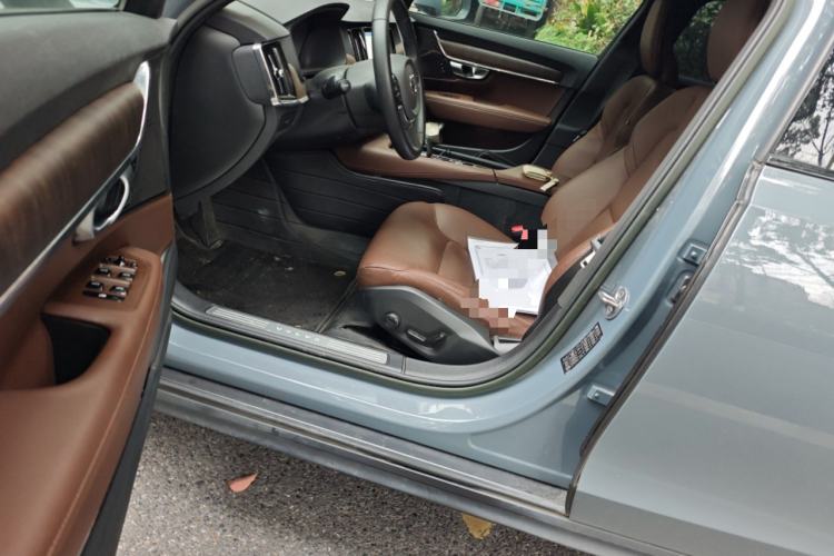 Used Volvo V90 2023 Cross Country B5 AWD Smart Range Edition
