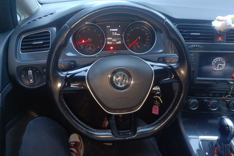 Used Volkswagen Golf 2017 1.6L Automatic Comfort Million-Vehicle Anniversary Edition