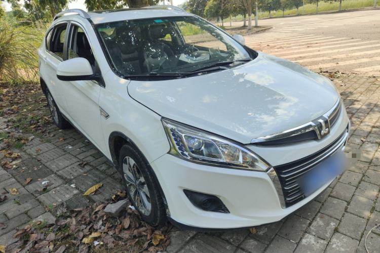 Used Luxgen U6 SUV 2014 1.8T Fashion Edition Front Right 45 Deg