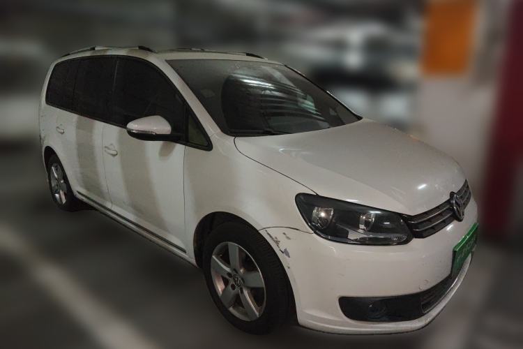 Used Volkswagen Touran 2013 1.4T DSG Comfort Edition 5-Seater Front Right 45 Deg