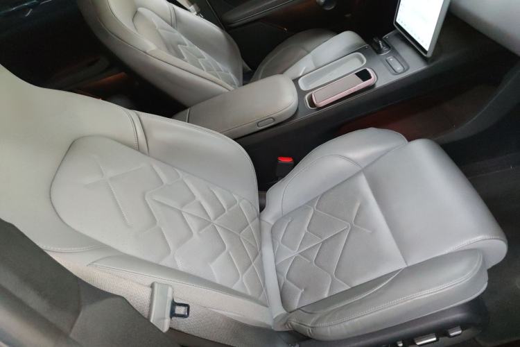 Used Nio ET5 2022 75 kWh Right Front Seat