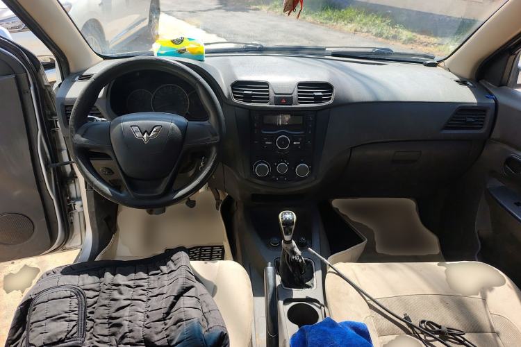 Used Wuling Hongguang 2014 1.5L S Standard Version Center Console