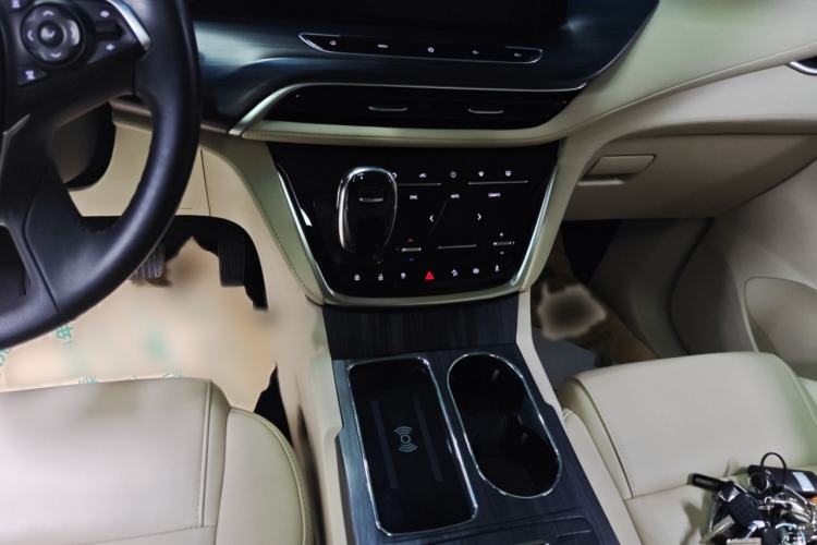 Used Buick GL8 2022 ES Landtrek 653T Luxury Edition Interior 5