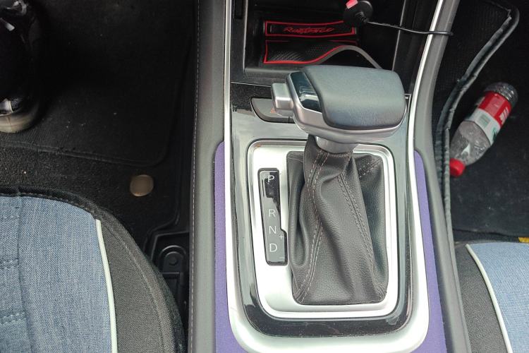 Used CHANGAN Ruicheng CC 2022 Blue Whale Edition 1.5T DCT Luxury Model Gear Lever