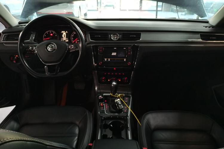 Used Volkswagen Passat 2017 330TSI DSG Luxury Edition
