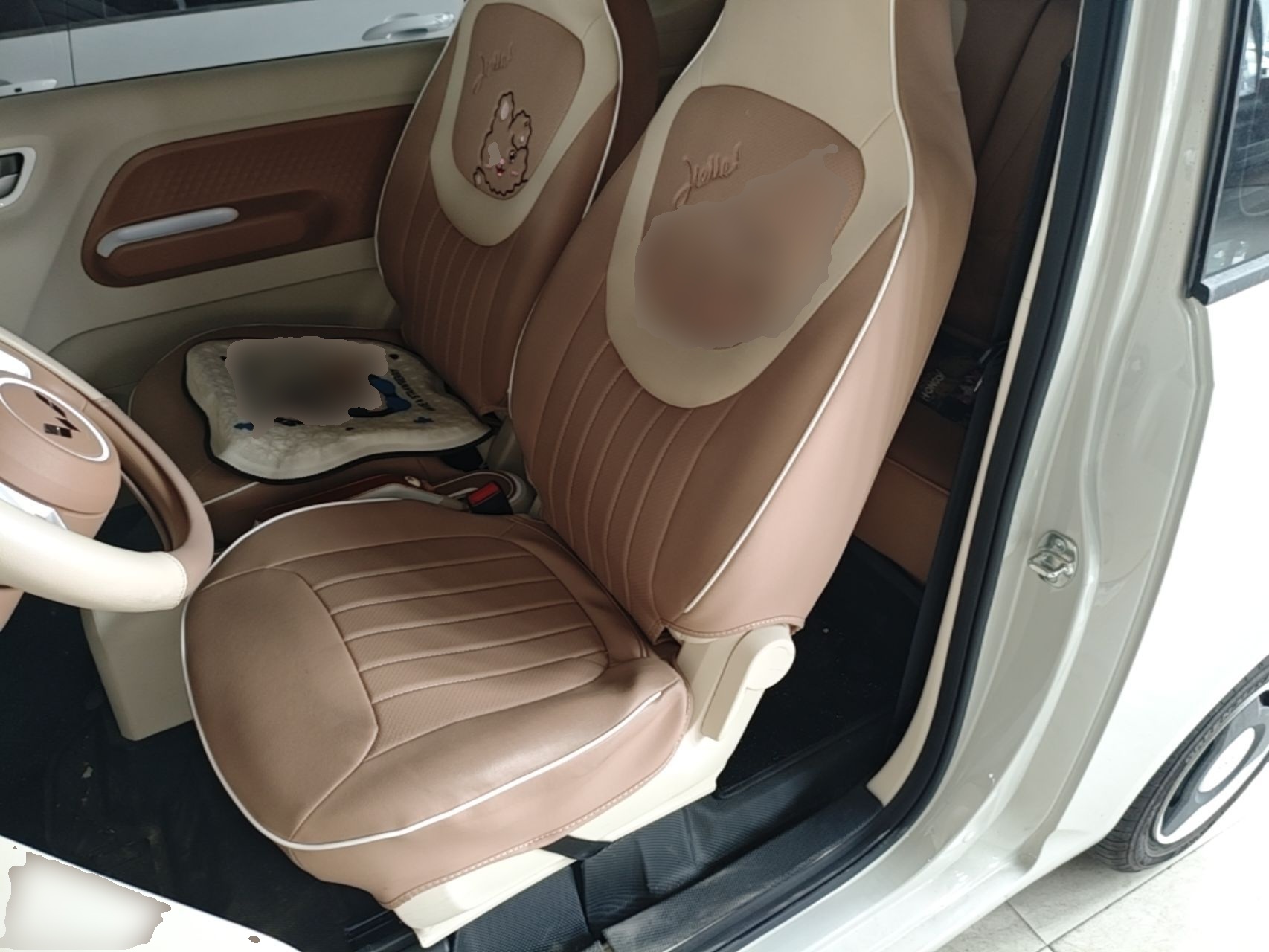 Vordere Reihe im Auto