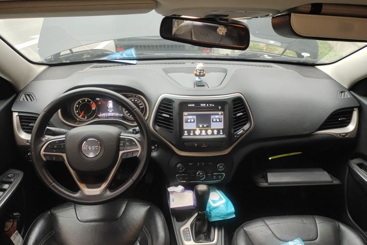 Used Jeep Cherokee 2017 2.0L Superior Edition Center Console