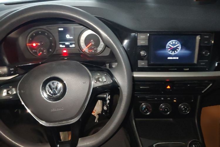 Used Volkswagen Lavida 2019 1.5L Manual Comfort Edition China VI Standard Center Console