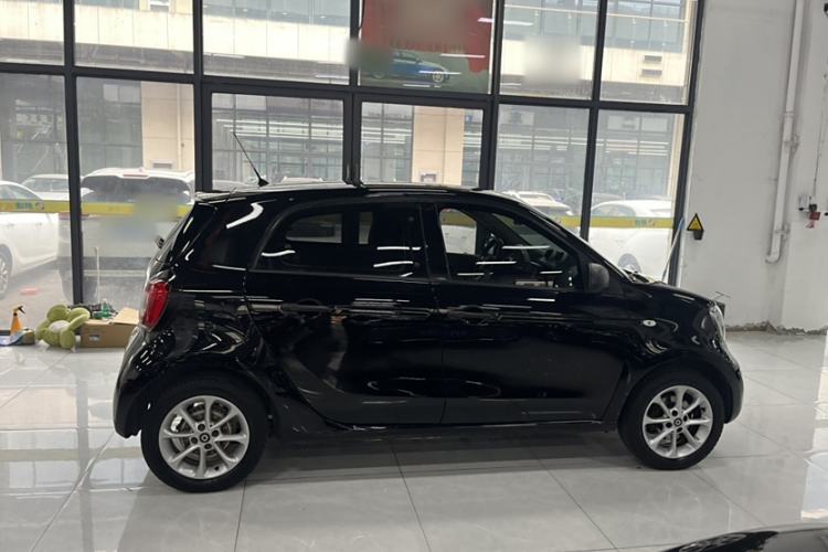Used smart forfour 2016 1.0L 52 kW Dynamic Edition
