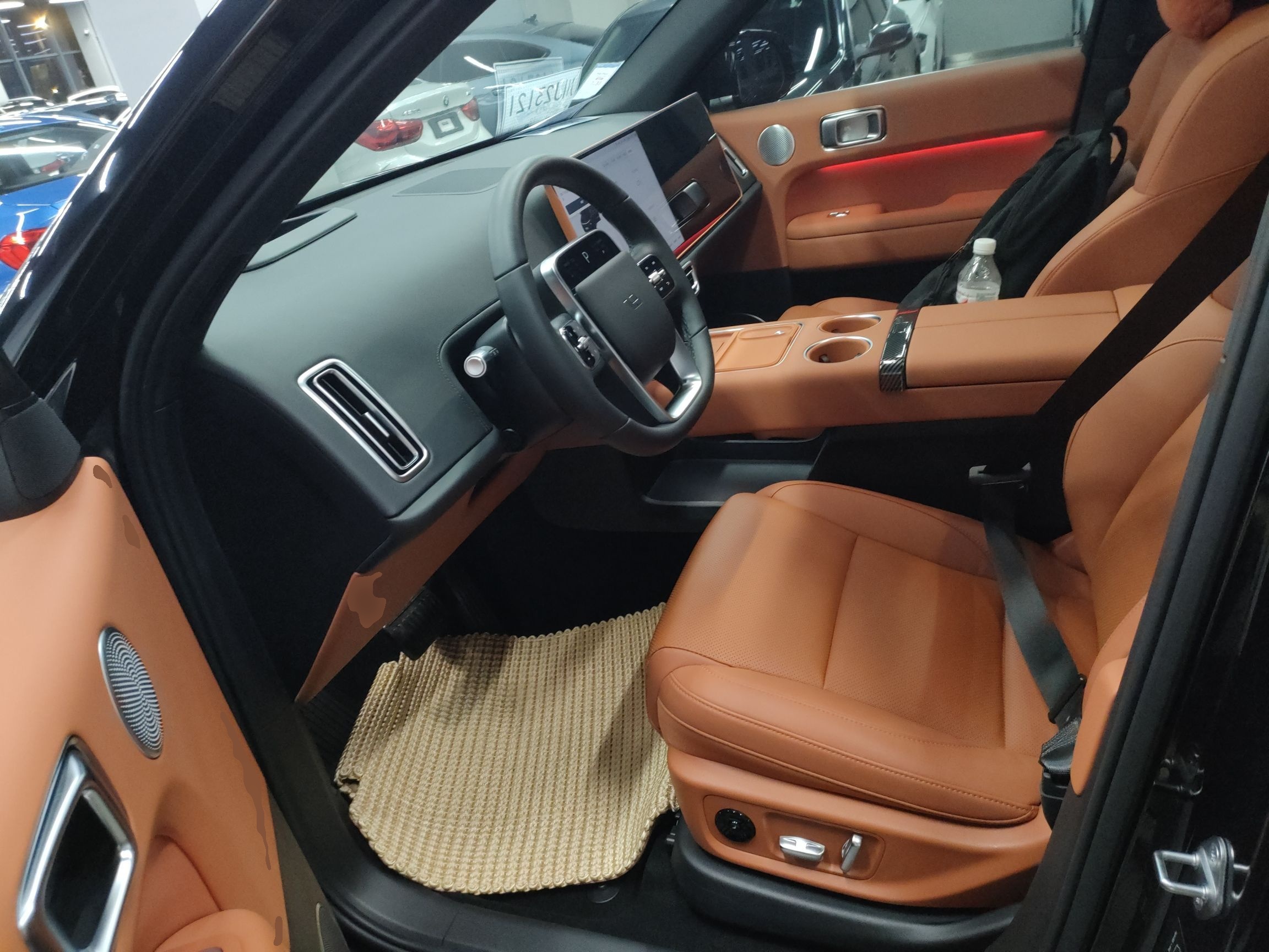 المقاعد الأمامية داخل السيارة